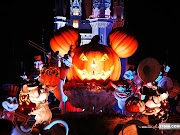 Halloween Week 2010Mickey's Boo to You Parade (halloween night in disney land )