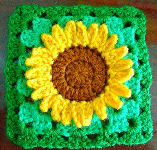 http://www.mazkwok.com/2013/12/sunflower-granny-square-free-crochet.html