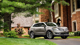 Front 3/4 view of 2016 Lincoln MKX