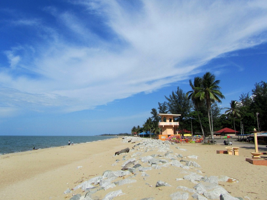 -: Pantai Cahaya Bulan, Kelantan.
