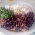  Uma feijoada aparente pequena mas muito saborosa, num lugar que parece mais um bar do que um restaurante... comendo Feijoada em 839 Bar e Restaurante