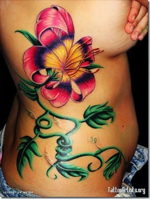 Tatoo Unik Di Dada Wanita (20)
