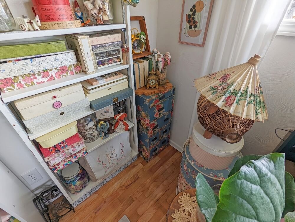 Little Vintage Cottage Craft Room Tour