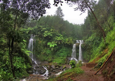  begitu terkenal sebagai tempat berlibur dengan suasana pegunungan 5 Obyek Wisata Pacet di Mojokerto yang Layak Anda Kunjungi