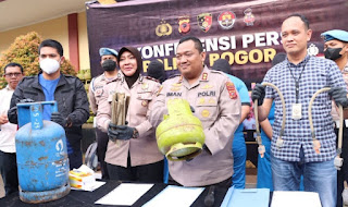 Kabid Humas Polda Jabar : Para Pelaku Pengoplosan Tabung Gas Bersubsidi Di Ungkap Polisi