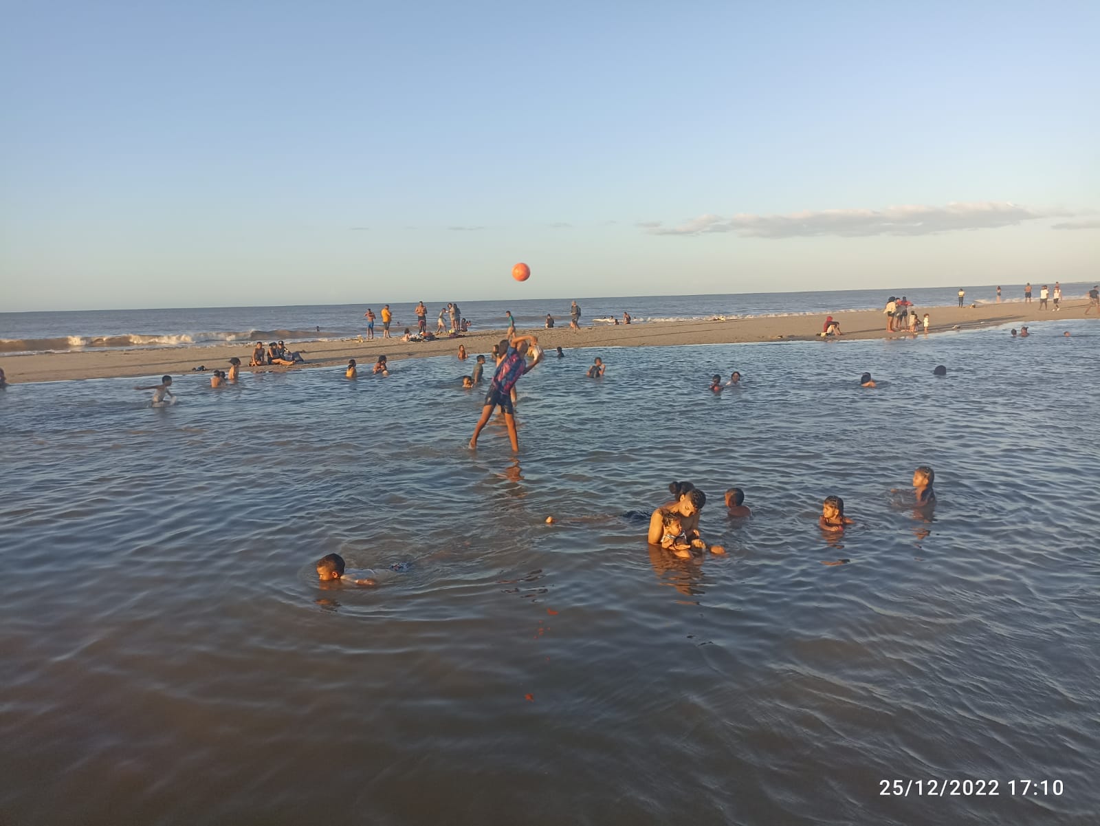 https://www.notasrosas.com/Fundación 'Guajira Aventura' rescata en Riohacha, a un joven que se lanzó desde el muelle, a las aguas del Mar Caribe