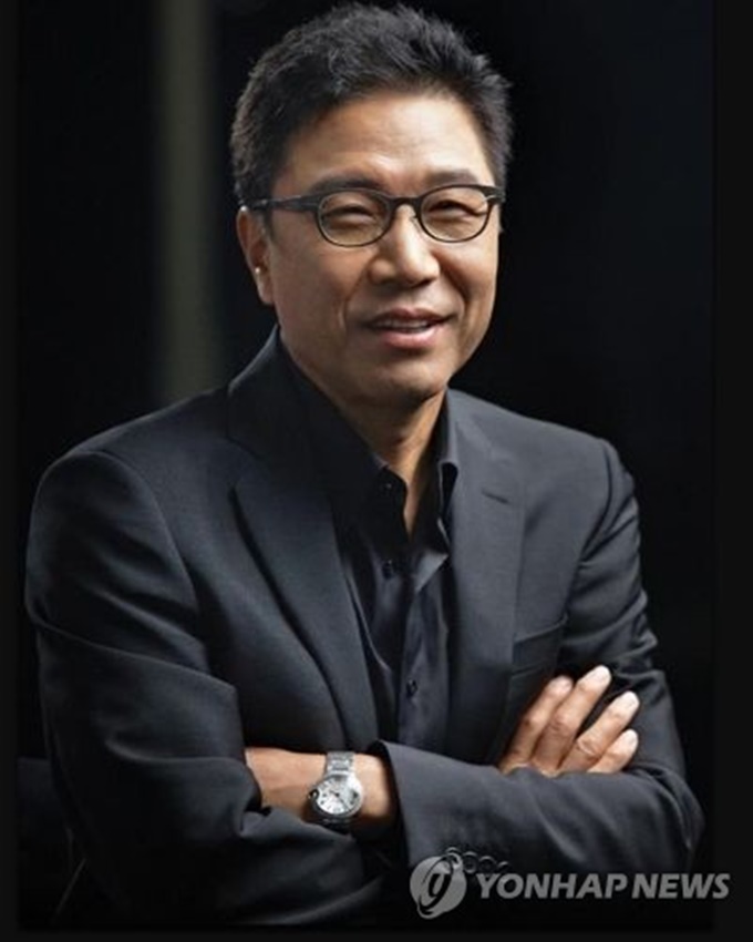 "수년간…" SM 수장 이수만, 17살 연하 '여기자'에 40억대 ...