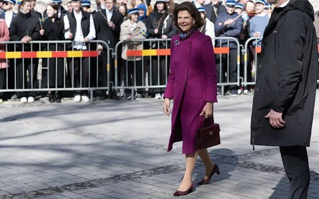 Queen Silvia wore a red purple wool coat. Diamond tiara. The Gustav Adolf Grammar School in Tallinn