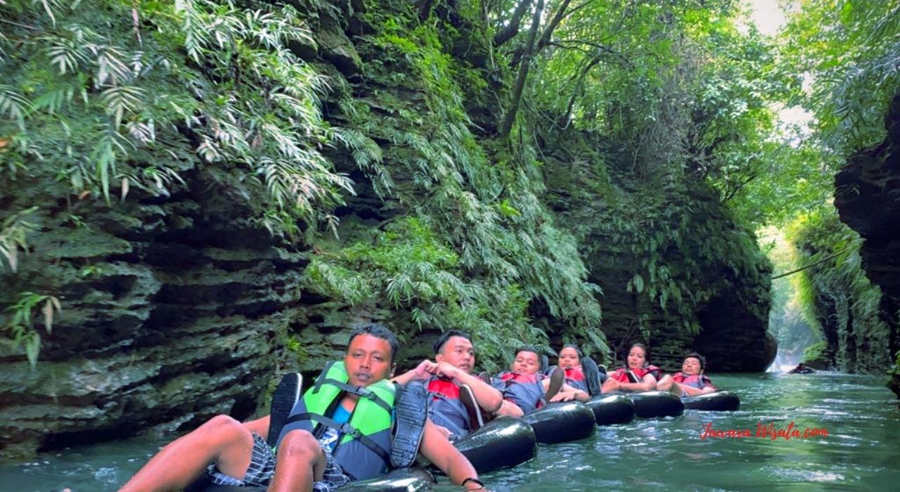 santirah river tubing sususr sungai dan goa di desa selasari kecamatan parigi pangandaran 