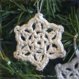 glittery crochet snowflake - www.wishesintherain.net