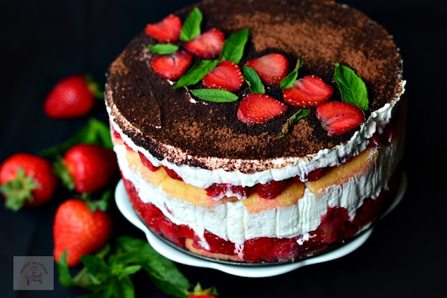 https://www.caietulcuretete.com/2016/05/tiramisu-cu-capsune.html