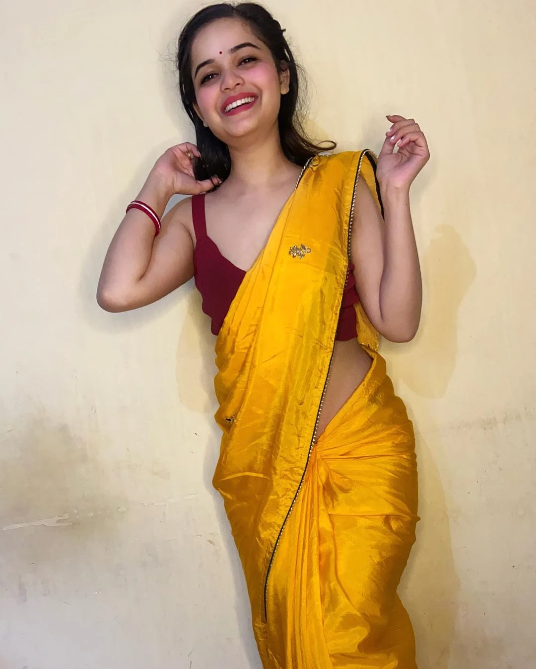 Vibhu Neha hot