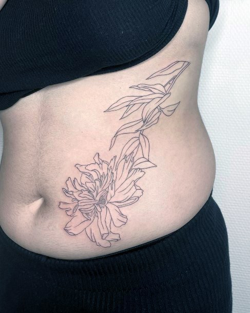 90 tatuagens de crisântemo estilosas para mulheres que amam flores!