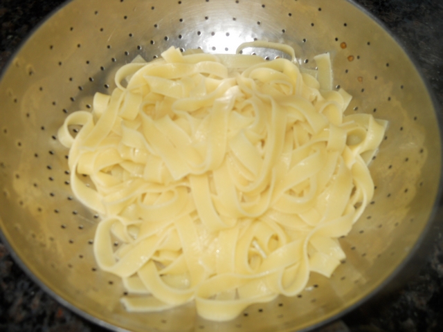 FoOd GeEK: Recipe: Creamy Basil Pesto Sauce