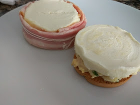 Tapa de medallón de queso de cabra con hamburguesa.Patedeloca.com