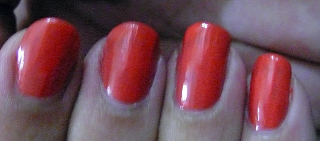 Coral nail color