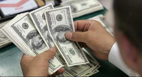 Dólar tem leve alta ante real, com baixo volume e cautela com cena política