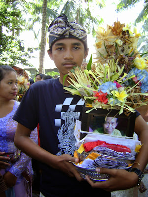 Upacara Ngaben Kolektif di Antiga Karangasem