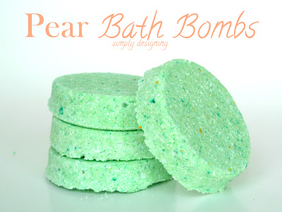 Pear Scented DIY Bath Bombs (aka fizzy bath bombs) - #diybeauty #diyspa #bathbombs #craft #homemade #recipe