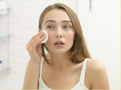 Popping pimples isn't the time to try DIY