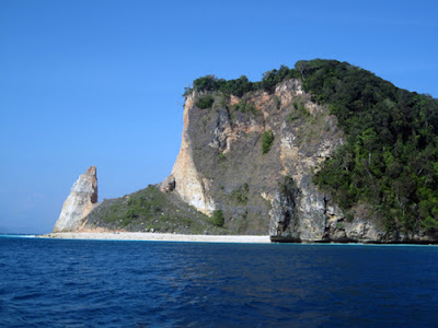 Keindahan Wisata Pantai Pulau Nusa Barong - Surga Tersembunyi yang ada   di Jember