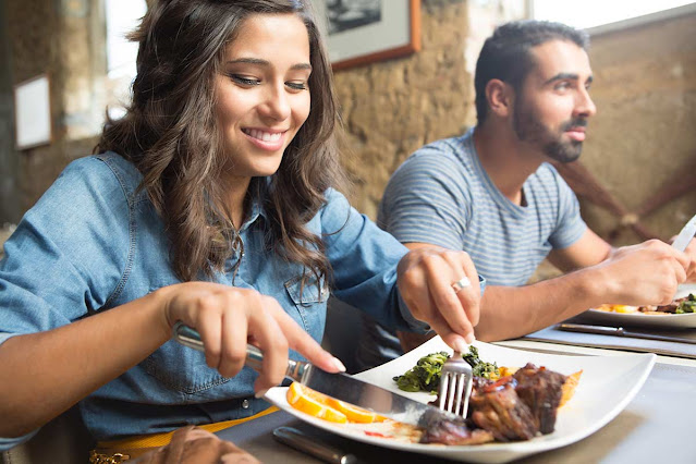 Omani Dining Etiquette