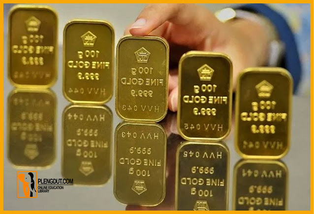 What is meant by gold? Gold is a chemical element in the periodic table that has the symbol Au (Latin: 'aurum') and atomic number 79. A soft, shiny, yellow, heavy, "malleable" and "ductile" transition metal (trivalent and univalent).   Is that 24k gold? 24K gold is the purest grade gold. Unlike 10K, 14K, and 18K gold which are made from alloys of gold and other metals, 24K gold is made of 100% pure gold. This gives it a deep, bright yellow color that is very eye-catching.   What grade of 24k gold? There is a special reference for gold purity, namely the SNI 13-3487-2005 standard which stipulates the following carat standards: 24 Karat means that it has a pure gold content of around 99.00 percent up to. 99.99 percent.   What is 875 grade gold? Gold stamp 875 / 87.5% equivalent to 21 carat. Foreign and domestic gold jewelery generally also have jewelery with this stamp.   What are the benefits of gold? The first benefit of gold is as a conductor in a smartphone or smart phone. Gold also has the advantage of not rusting easily, making it suitable for making sophisticated electronic goods. Not only for smartphones, gold is also used in the manufacture of PDAs, GPS to sophisticated calculators.   How much old gold? The world of gold outside Indonesia does not recognize this term. Old gold does not mean old gold. Instead, it is the societal term for gold that has a gold grade of over 70%. It is suspected that the word "old" refers more to the color of gold, which will be more yellow and thicker if the gold content is high.   What can mining materials be used for? Gold mining material is used for  Jewelry. Gold can be formed into various jewelry for women. Dental health. Cavities may make the owner feel uncomfortable.  Spaceship Equipment.  Electronic Device Production.  Award Making Materials.  What is UBS gold? Gold bullion is one type of investment that is profitable. Meanwhile, UBS, better known as a gold jewelry producer, has been established 34 years ago. But apparently, in addition to jewelry, UBS also issued gold bullion for investment.   What is the difference between UBS and Antam gold? As is known, Antam's precious metal is gold produced by PT Aneka Tambang Tbk. Meanwhile, UBS is gold issued by PT Untung Bersama Sejahtera, which is a private company that manufactures various gold jewelery which has been established since 1981 in Surabaya.   Can gold bullion be sold? The gold bars that you buy will eventually sell. Whether it's to meet investment objectives or because of an urgent situation. The advantage of investing in gold is that you can sell it easily anytime in many places. So, you can get cash in fast time.   Is gold an investment? Gold is one of the investment options that are considered the safest compared to other investment instruments. Gold investment has a low risk and can withstand rising prices or inflation. Another advantage of gold has high liquidity so that it can be sold quickly.   Gold investment is profitable or not? Gold bullion is more profitable because you are not charged a manufacturing fee when you want to resell it. You can buy Antam gold which is 99.99% certified at the Antam boutique or Pegadaian. However, if you are looking for investment returns in the short term, gold is not a great choice.   How long will the gold investment be profitable? Gold itself is a type of long-term investment, which means that the benefits can only be seen after a minimum of 5 years.   What is the percentage of return on investment in gold? Based on Antam's data, in the last two years, the investment profit in gold bullion has reached around 18%.   Not Affected by Inflation When there is inflation, the value of gold increases sharply and profits increase. This is due to the weakening of the currency exchange rate in the community. They prefer other means of exchange that have the same value.   Why is gold more stable than money? The main reason why gold is used as the standard in determining currency is because the value of gold tends to be stable compared to other precious metals. Another reason for using this system is the high public trust in gold which is seen as a precious precious metal.   Why is gold so valuable? One of the features that makes gold's value valuable in the eyes of humans is its durability. Compared to copper or silver, gold is stronger. Gold can maintain its purity for a long time. This is what makes gold value even more, especially when used as jewelry.   What benefits of the gold standard on the modern economy explain internationally? Advantages. The gold standard can easily be accepted and used by the international community as a legal tender. In addition, the value of the gold standard tends to be more stable than other types of metal, so it is expected to maintain the stability of the exchange rate.   Why is gold more expensive than other metals? In short, gold is valuable because it has an intrinsic character that no other asset has. Gold is a valuable item that anyone dreams of, especially those from America, Asia and Africa. This is what makes gold attractive in the eyes of various world civilizations.   Why were gold and silver used as currency? Metal currency Reporting from ABC Science, gold and silver are considered valuable because they are related to the value contained in them. Humans have found a variety of metals that are the choice for making currency standards. Due to the metal's more durable nature, it can be refined and can be manipulated.   Why is gold made of mineral mineral goods? gold is one of the mineral mines obtained from digging or mining in the bowels of the earth. Gold is a chemical element that has the Au symbol in the periodic table of elements with atomic number 79. Gold metal is obtained from mining from the bowels of the earth which is then processed into gold.   Why can't the Gold Standard be used? Why Did the US Stop Using the Gold Standard? The United States stopped using the gold standard because of the global financial crisis in the early 1930's and the Great Depression.   Why is gold a precious metal? Third, gold is also resistant to corrosion. Gold is a metal that is not reactive, so it is not easily oxidized. This is what makes gold not easy to rust or fade. These three things are what make gold a precious metal whose value cannot be doubted.   What are the disadvantages of using gold and silver as a medium of exchange? What are the disadvantages of using gold and silver as a medium of exchange  has no fixed value. difficult to get by the community.  difficult in shape.  not everyone has.  What minerals contain gold metal? Gold is naturally found in several minerals, such as pure gold, silvanite, kalaverite, krenerite, nagyagit, elektrum, and uytenbogaardtite. Pure gold (native gold) contains about 2-20% silver and 0.1-0.5% copper.   What is the principle of convertibility in the classical gold standard? The basic idea behind the gold standard (or gold standard) is that the government of each country guarantees the exchange of currency to a certain amount in terms of gold (fixed weight) and vice versa (convertibility). In other words, currencies will be backed by gold (backed by gold).