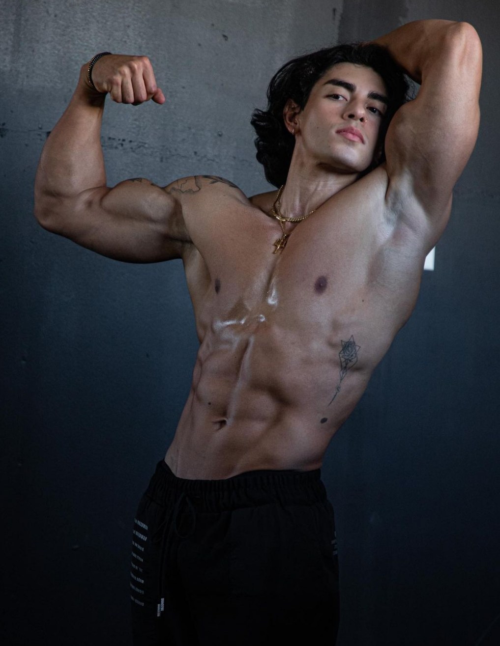 shirtless-hot-guy-long-hair-brayan-lopez-strong-fit-body-biceps-flex