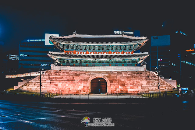 Namdemun Gate (Sungnyemun Gate) at night