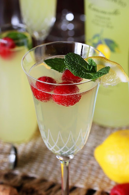 Sparkling Raspberry-Limoncello Cocktail Image