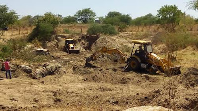 Resultado de imagem para Prefeitura de CarnaÃ­ba estÃ¡ construindo barragem no povoado da ItÃ£