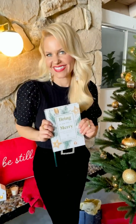 Candace Cameron Bure  Bring On The Merry: 25 Days of Great Joy for Christmas Devotional Journal