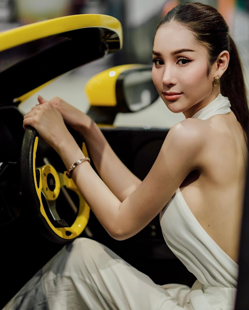 Meepooh Wasita – Most Beautiful Transgender Thailand Car Show Models