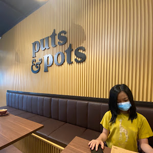 Sarapan pagi di Puts & Pots Cafe
