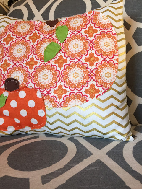 How to FMQ and Raw Edge Applique a Design on a Pillow for Fall with Pumpkins