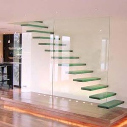 Stairs with laminated glass