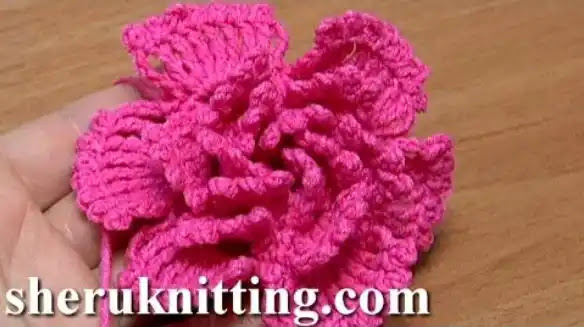 Flor de Pétalos Grandes a Crochet