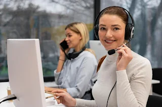 trudny klient, jak rozmawiać z trudnym klientem, komunikacja z klientem, obsługa klienta, sytuacje kryzysowe w pracy, techniki komunikacji, praca z klientem, jak radzić sobie z trudnym klientem, skuteczna komunikacja, konflikt z klientem, rozmowa z trudnym klientem, dobre praktyki w obsłudze klienta, asertywność w pracy, stres w obsłudze klienta, praca w customer service