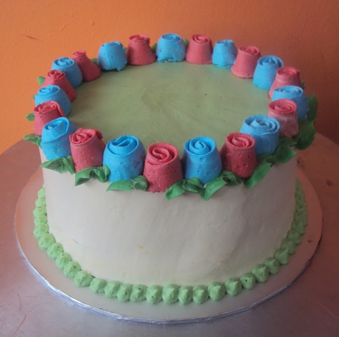 A roses design cake