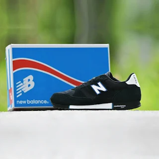 New Balance Classic GO Hitam Putih