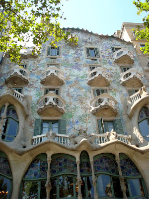 casa batllo antoni gaudi. Casa Batllo#39;s skull-like