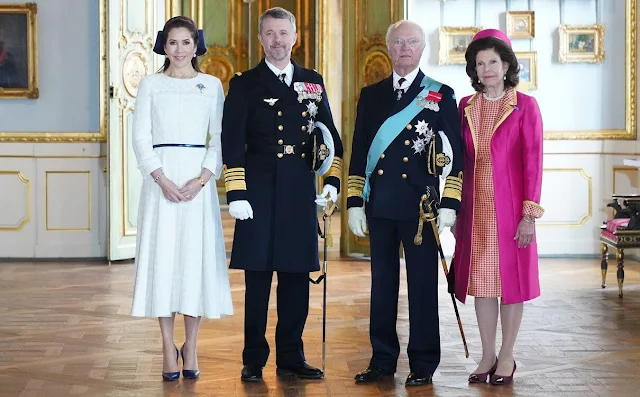 Queen Mary wore a Mark Kenly Domino Tan. Princess Victoria wore a pink dress by Andiata. Princess Sofia wore a coat dress by Andiata