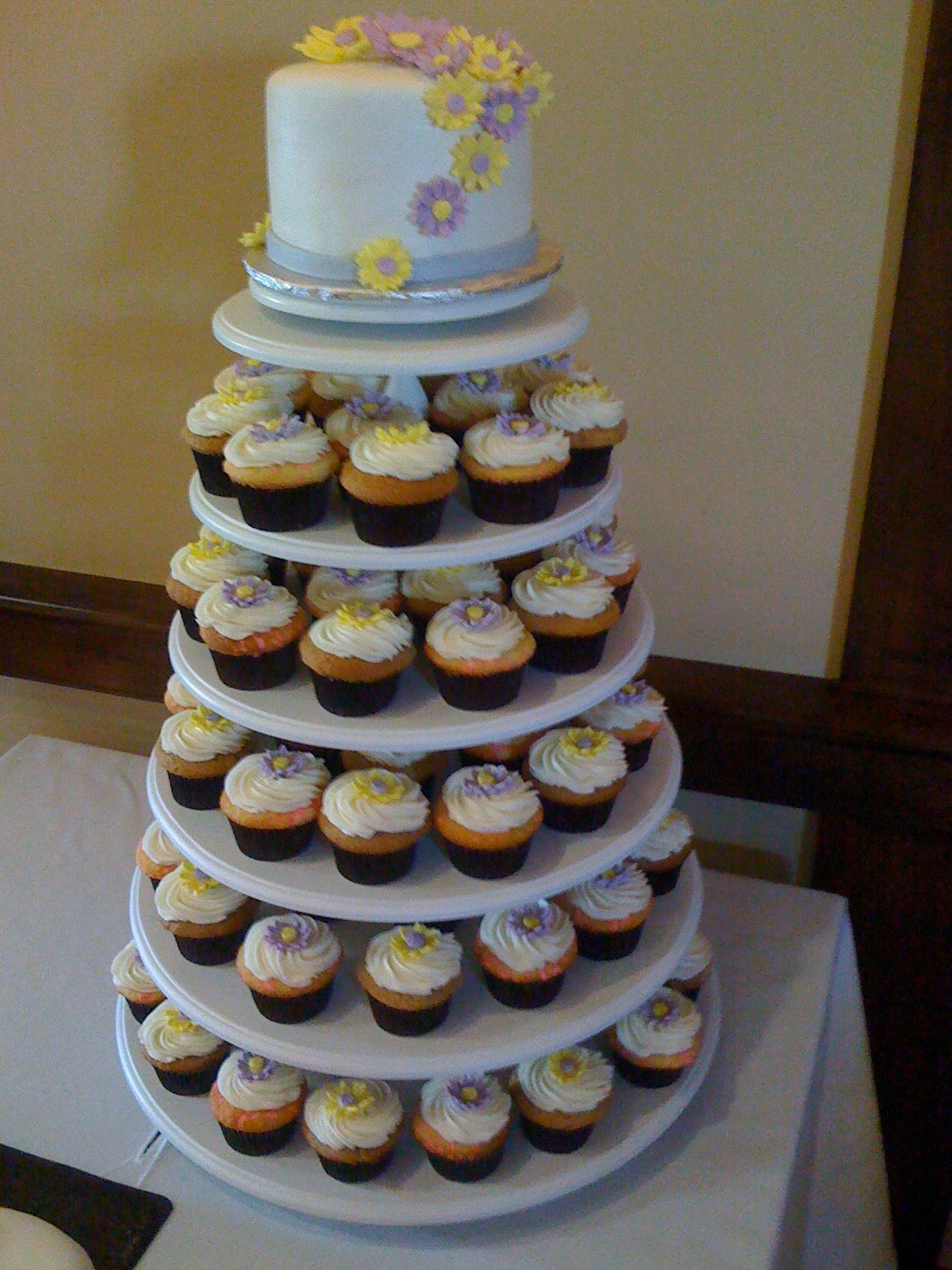 cupcake towers for weddings