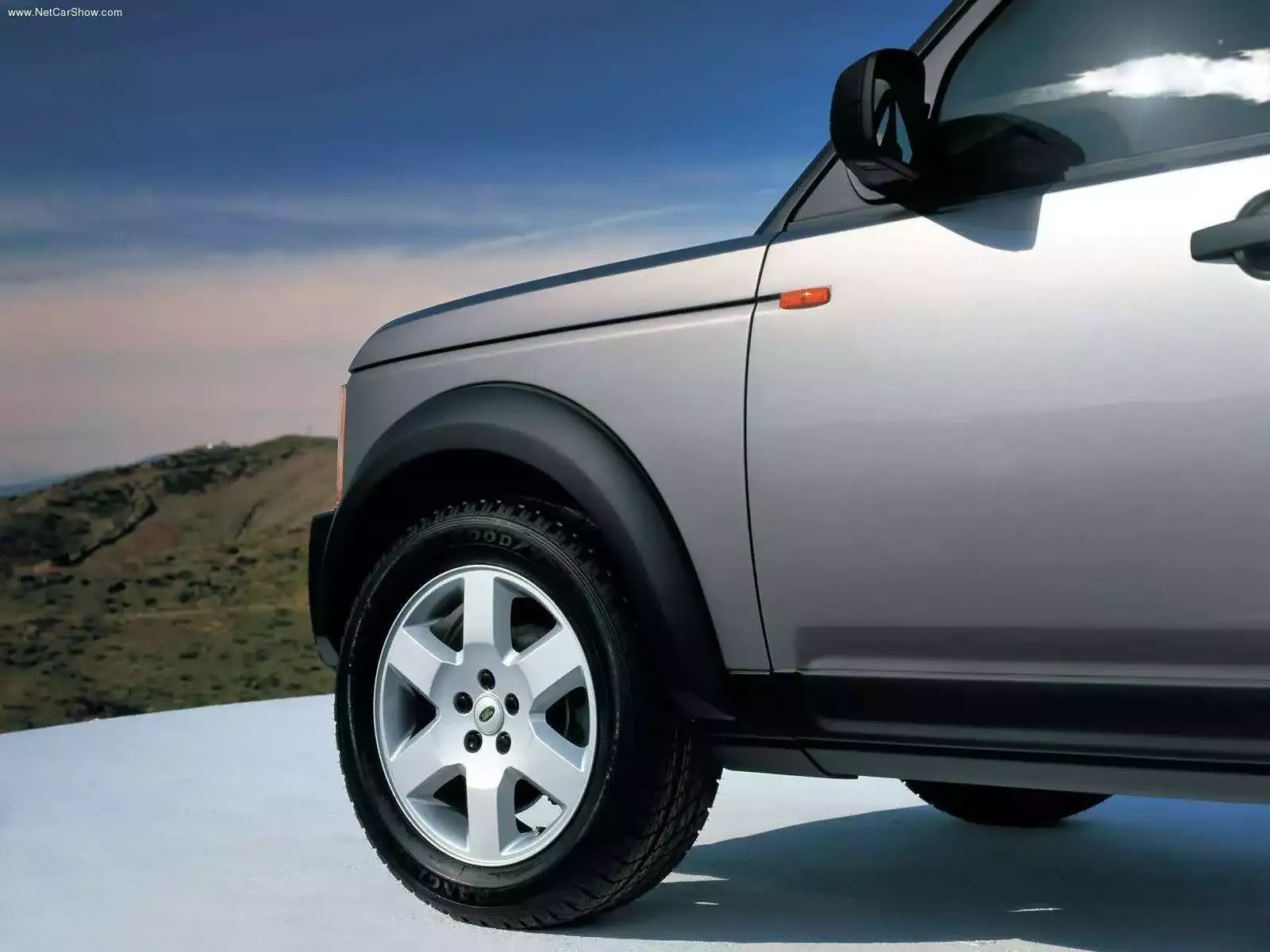 Hình ảnh xe ô tô Land Rover LR3 2005 & nội ngoại thất