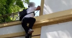    Έπαθε σοκ η κοινωνία της Ρόδου! Αναστάτωση προκλήθηκε στο Διοικητικό Πρωτοδικείο Ρόδου, καθώς ιδιοκτήτης καταστήματος-μπαρ στο Φαληράκι, ...