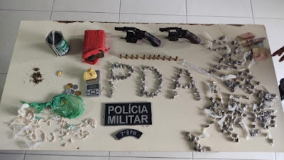 Militares do 7º BPM registram prisão e apreendem arma e drogas em Pão de Açúcar 