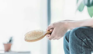 اسباب تساقط الشعر وعلاجه عند النساء و الرجال علاجات مفيدة واخرى مالها فايده hair loss