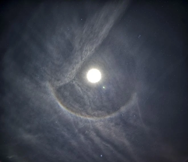 The first lunar halo of the year