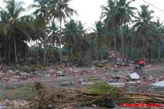 Gempa bumi dan tsunami pangandaran 2006 yang sempat heboh menjadi sejarah menarik dari pantai pangandaran saat ini !!