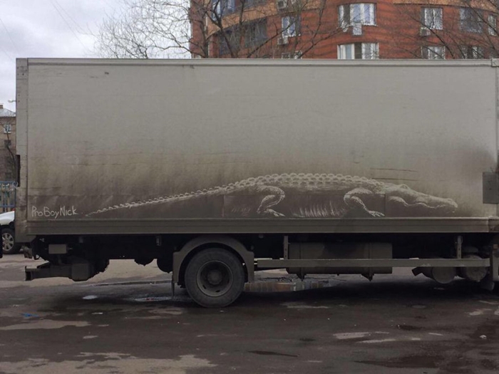 Moscow's Dirty Cars And Trucks Represent Artists' Art